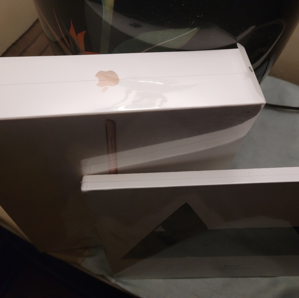 Apple IPAD AIR Newest Version on Market..500 OBO - Picture 6 of 9